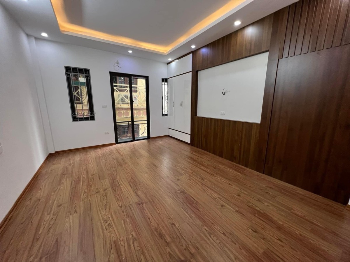 Siêu hot ở sướng 45m phố Vip Văn Cao mt 5m giá 4.9 tỷ lh 0946103874