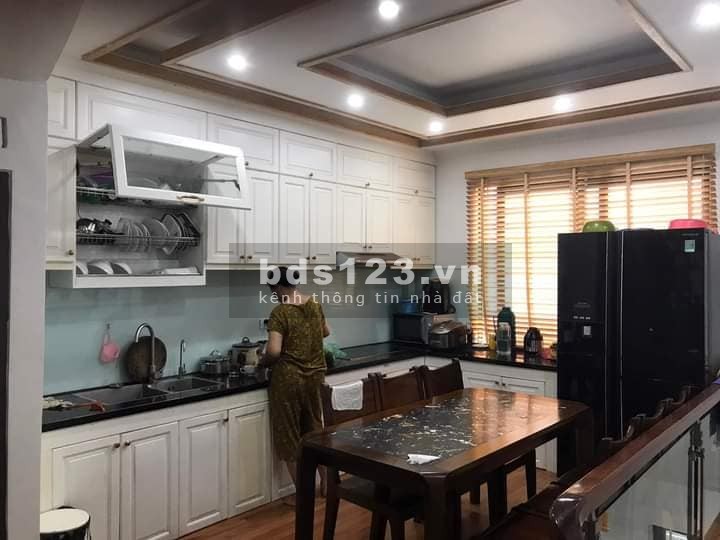 Bán nhà ô tô đỗ cửa, gần Đền Lừ Hoàng Mai 52m x 5 tầng, mặt tiền 4.2m, giá 9.8 tỷ.