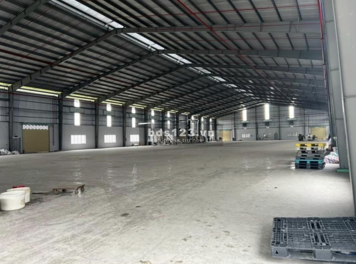 Cho thuê kho, nhà xưởng hơn 10500m2 Quận 12 giá thoả thuận trực tiếp, lh 0909298353