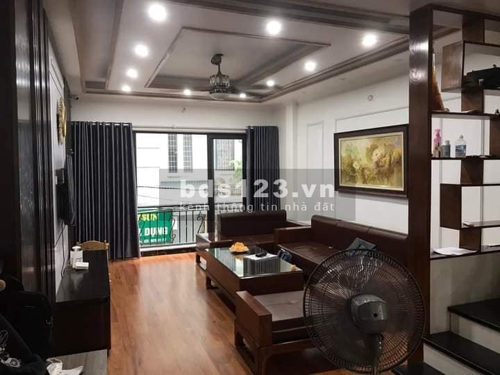 Bán nhà ô tô đỗ cửa, gần Đền Lừ Hoàng Mai 52m x 5 tầng, mặt tiền 4.2m, giá 9.8 tỷ.