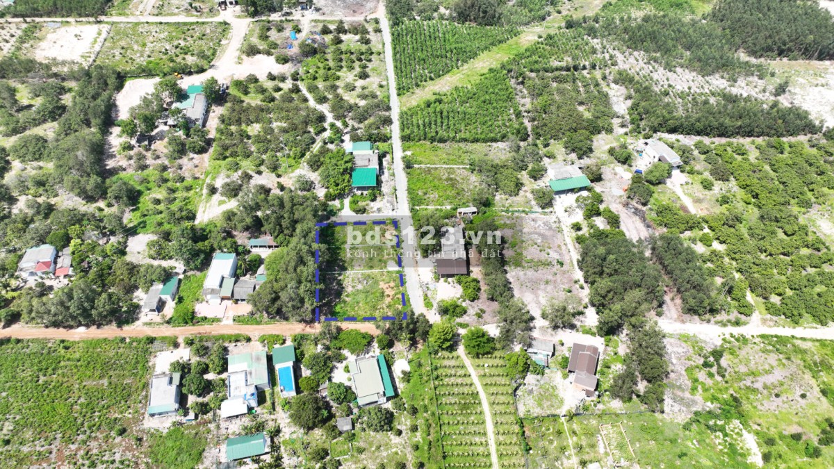 HOT: Cần bán lô đất 2 mặt tiền, thôn 1, xã Sơn Mỹ, huyện Hàm Tân, tỉnh Bình Thuận