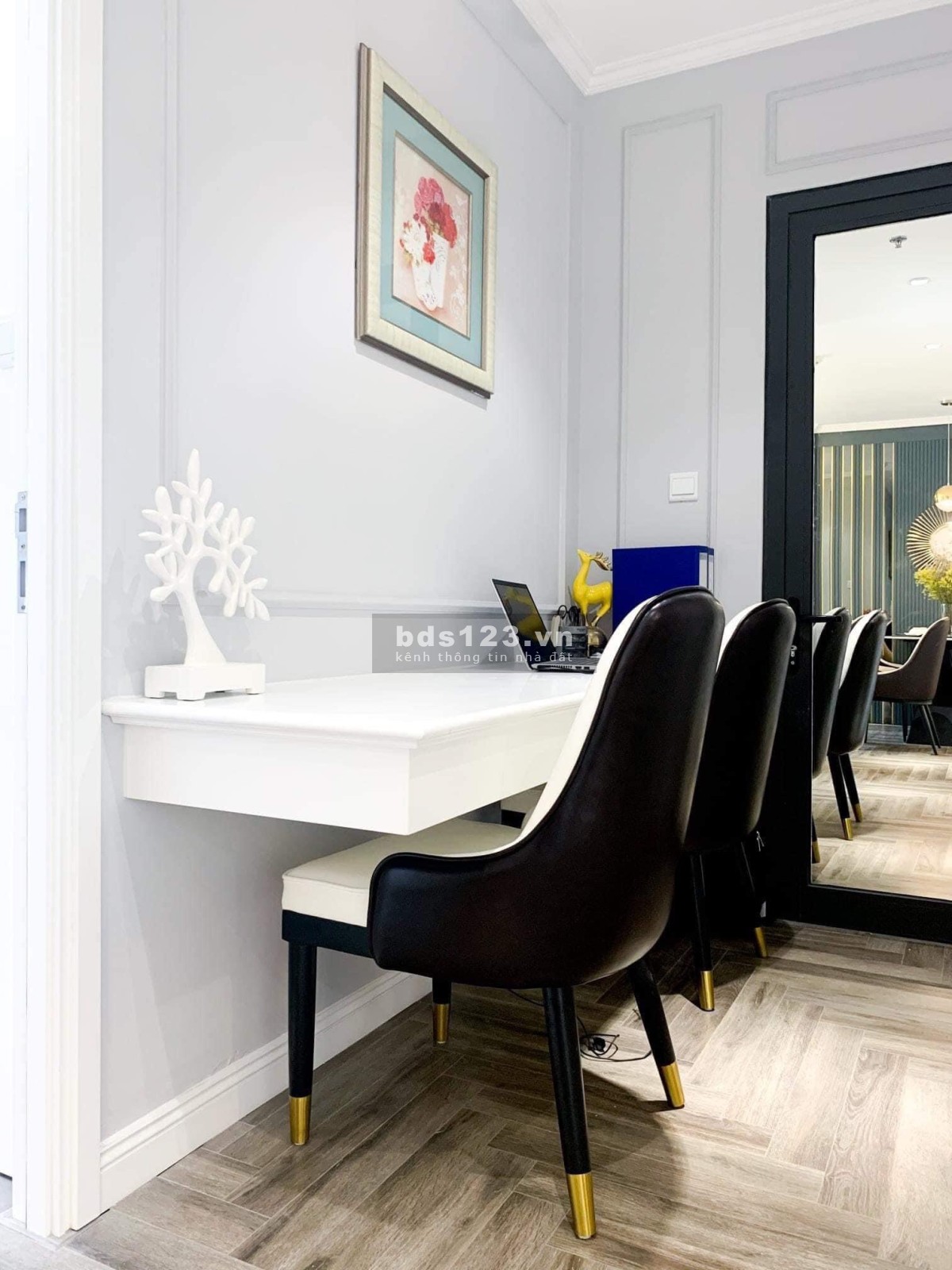 Căn hộ 2PN+1 2WC 68m2 Bán Cắt lỗ 200tr Tặng- FULL Nội Thất thiết kế giá 1,83 tỷ- Vinhomes Ocean Park