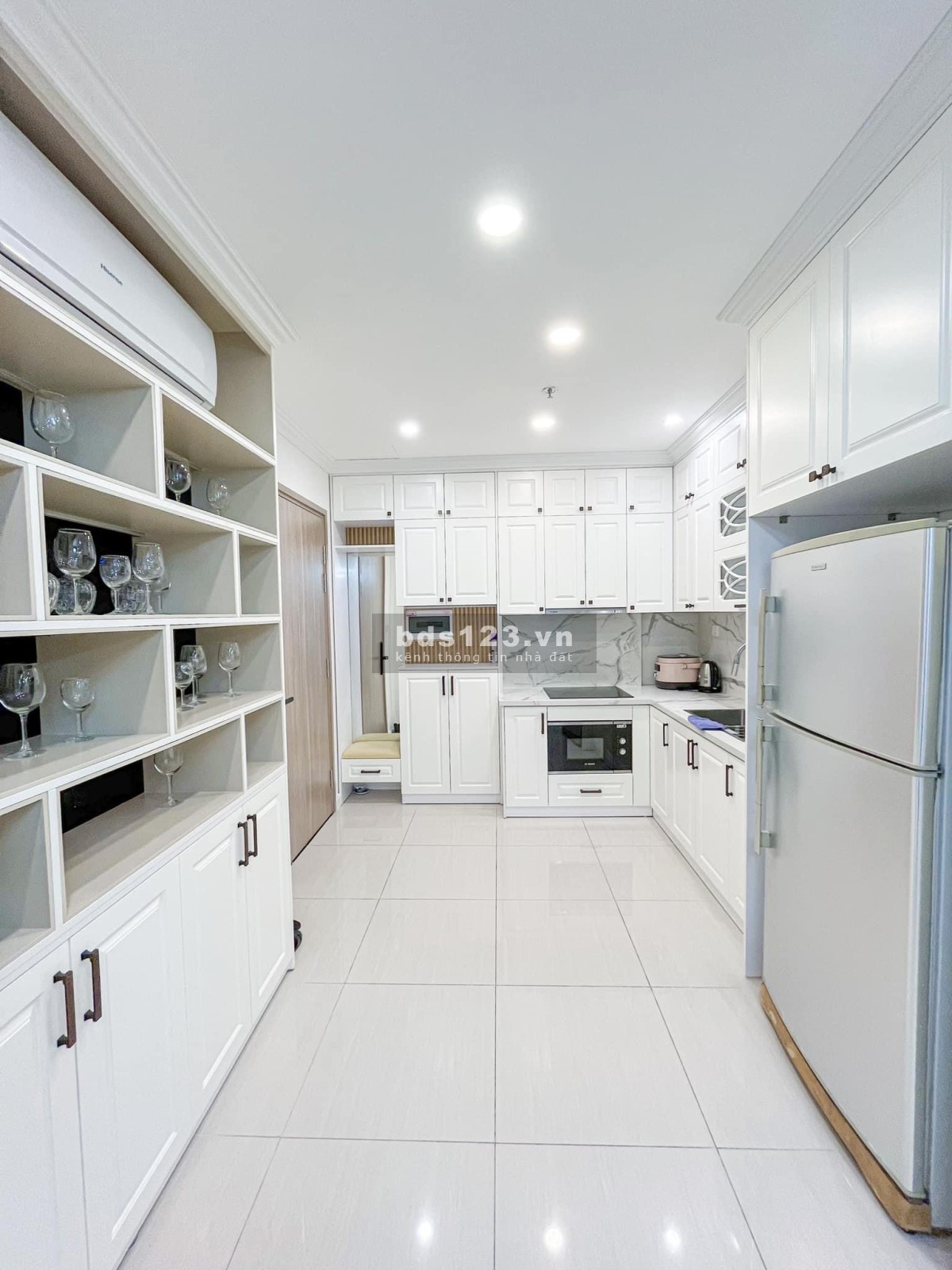 Căn hộ 2PN+1 2WC 68m2 Bán Cắt lỗ 200tr Tặng- FULL Nội Thất thiết kế giá 1,83 tỷ- Vinhomes Ocean Park