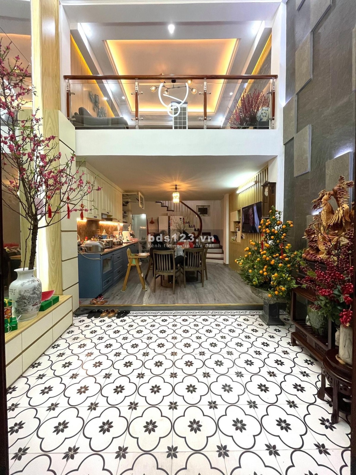 Bán nhà Ngô Gia Tự, 4T, diên tích sử dụng 120m2, kinh doanh, giá 12.5 tỷ