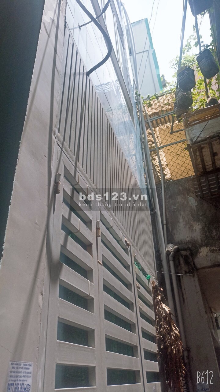 Bán nhà Quận 5 đường thông thoáng hẻm xe ba gác vào đến nhà