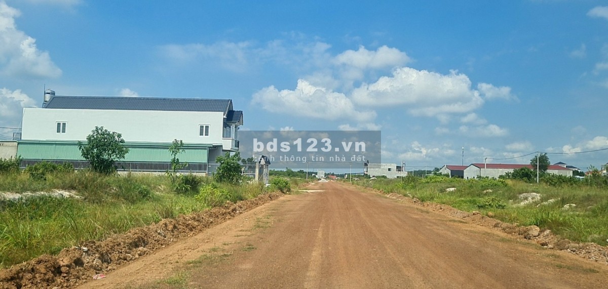 Bán gấp lô đất đối diện 3 trường học, cách chợ 7 bước chân giá chỉ 9tr/m2