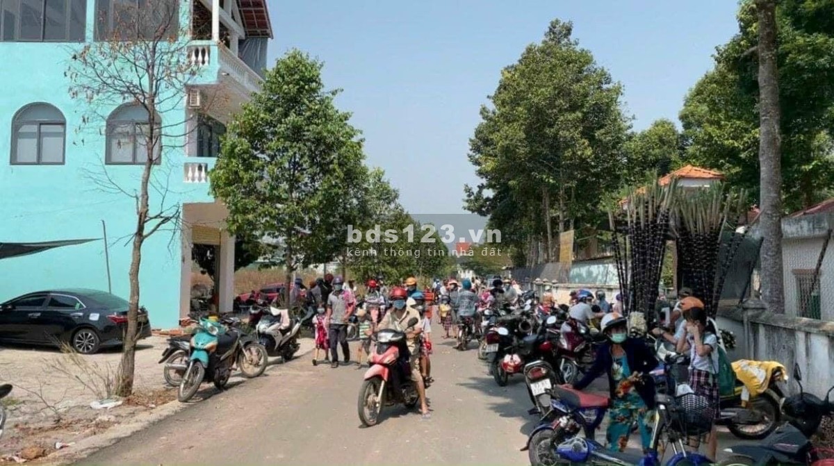 Bán gấp lô đất đối diện 3 trường học, cách chợ 7 bước chân giá chỉ 9tr/m2