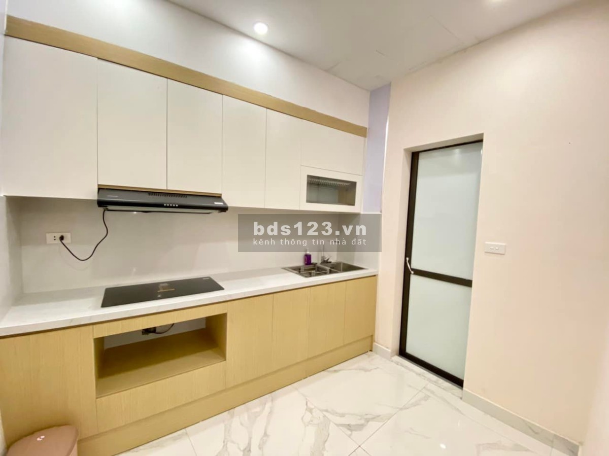 Nhà hiếm ngõ 168 Hào Nam, khu phân lô, ô tô tránh, DT 48m² x 5 tầng, 10,8 tỷ đồng