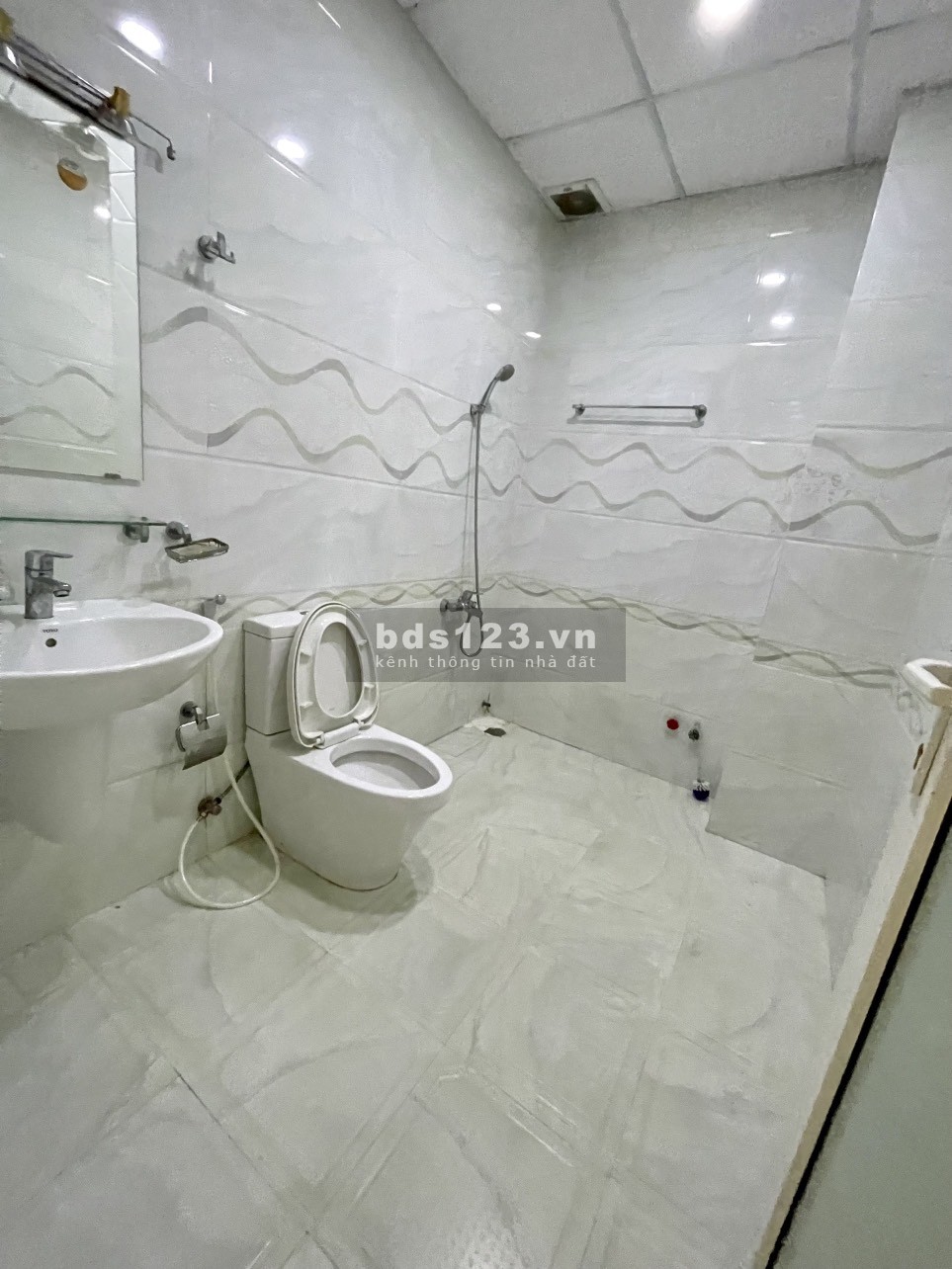 Bán gấp nhà đương Tân Hòa Đông,Bình Tân.4,2x19 2 lầu ST,Đường 10m