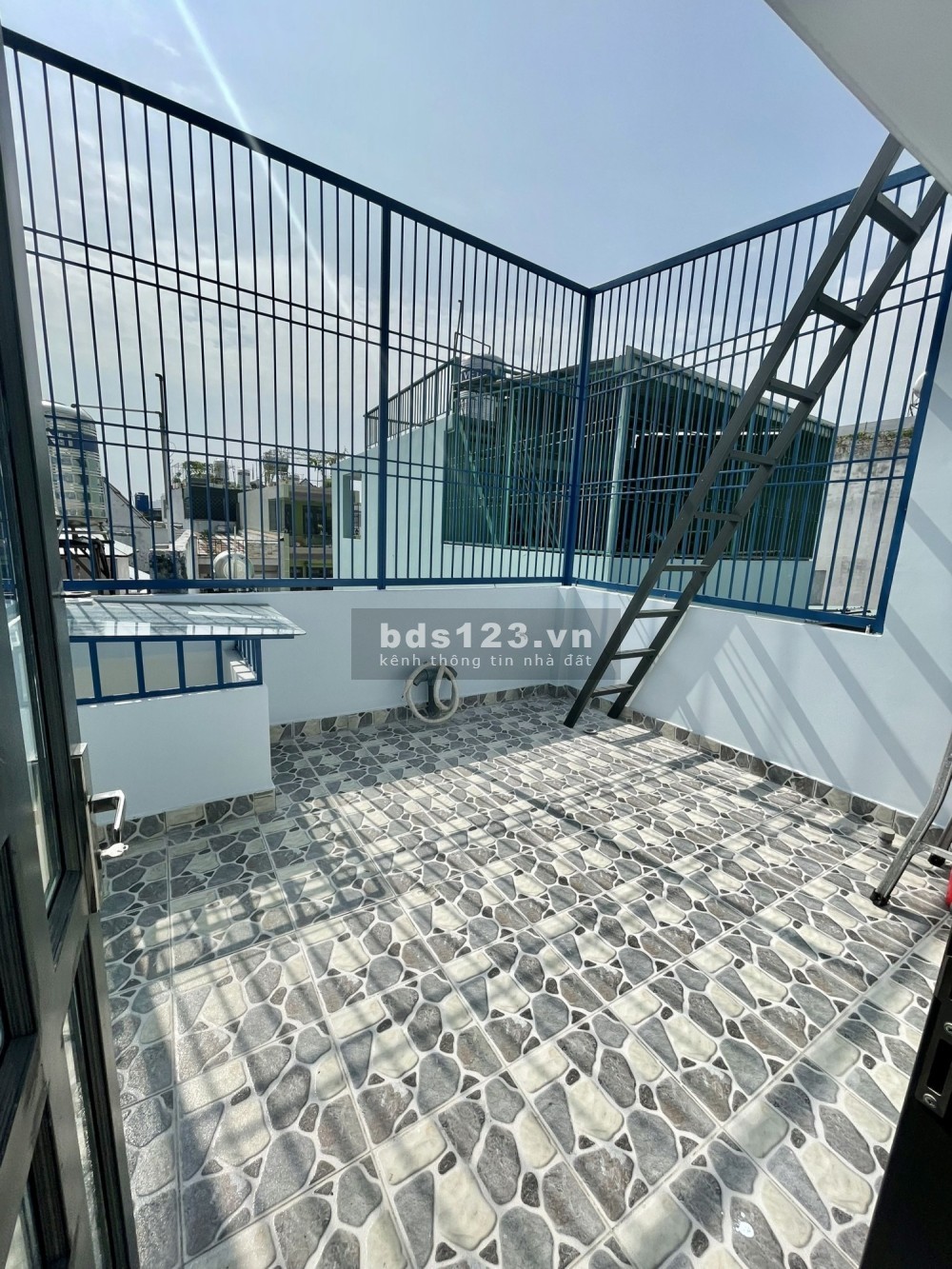 Bán nhà Trần Xuân Soạn Quận 7 hẻm xe hơi, 4x12m, 3 tầng, giá 5 tỉ thương lượng