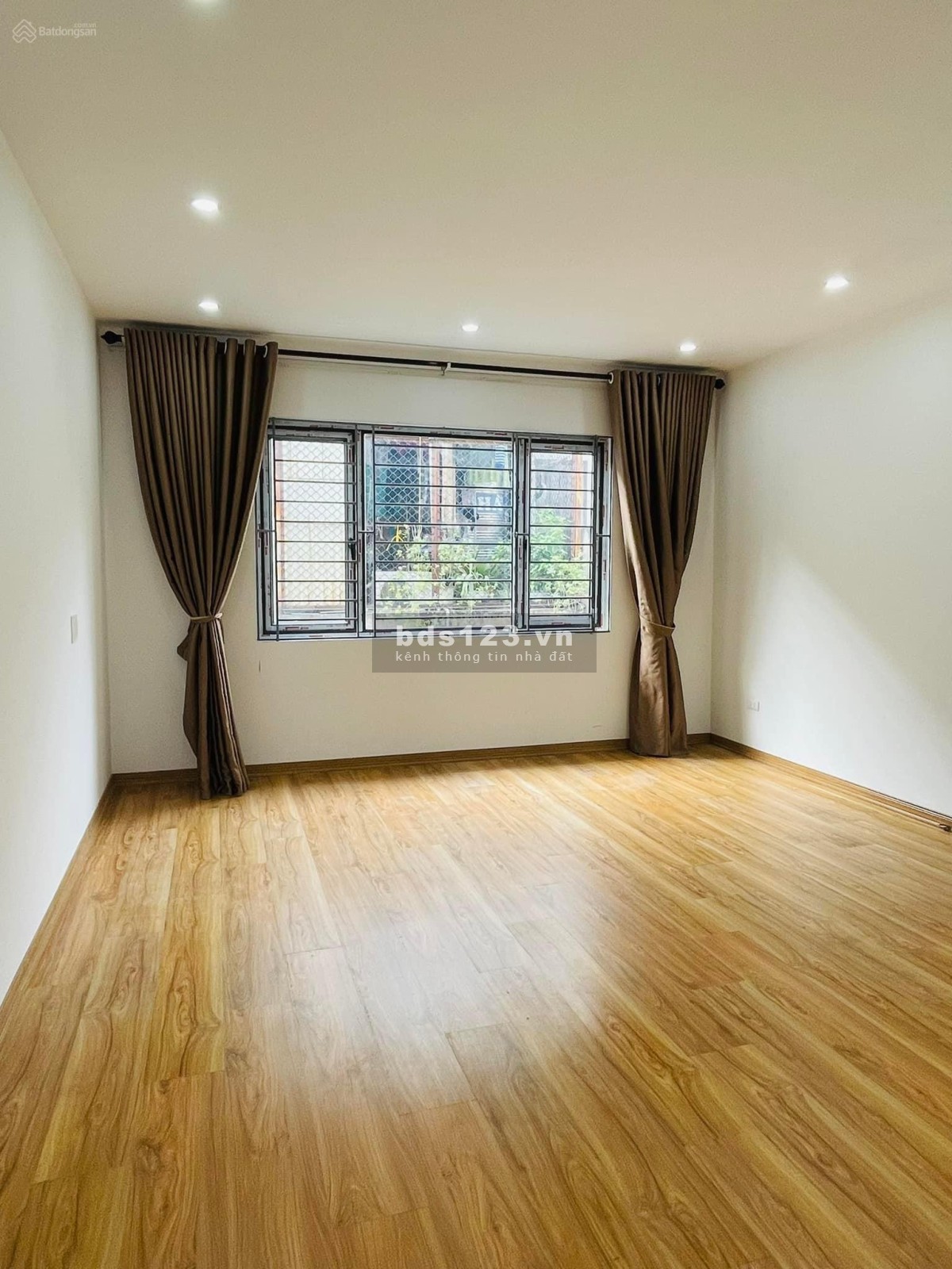 Bán nhà Đường Láng 60m2 x 4 tầng MT 4,2m, 6,6 tỷ Gần phố nhà đẹp ở luôn LH 0948.951.345