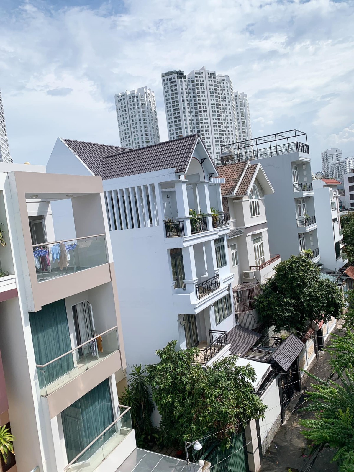 Bán nhà Kiều Đàm, dt 100m2 4 tầng khu an ninh, hàng xóm nổi tiếng