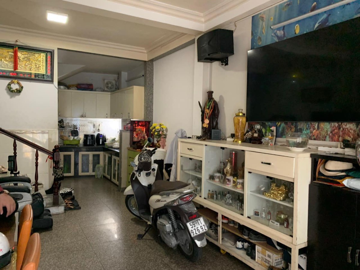 Bán nhà hẻm công an Tân Hưng dtsd 65m2, giá 8.2 tỷ, 3 tầng mt 7.5m, khu an ninh