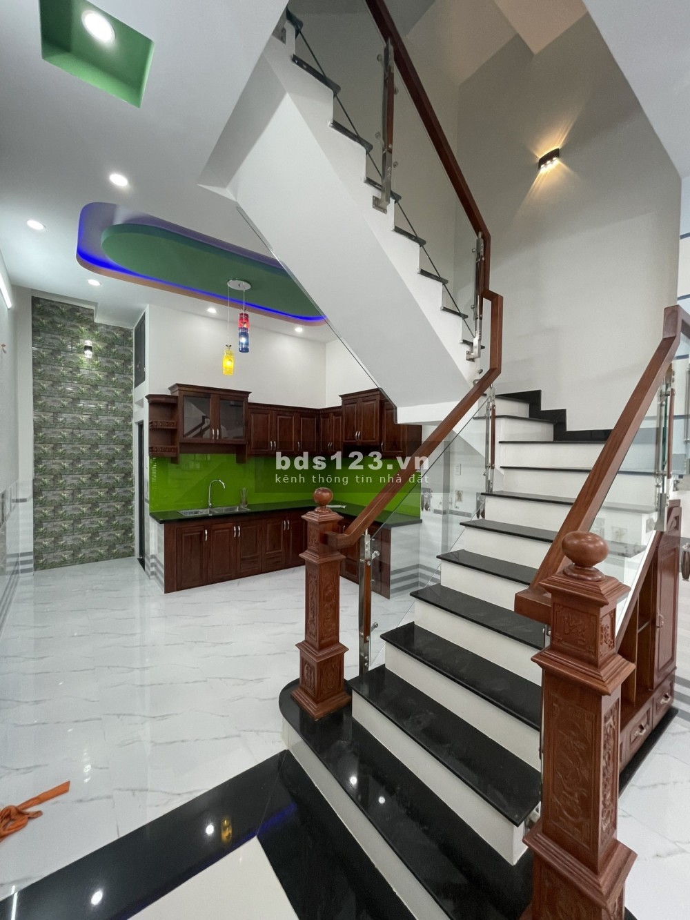 Bán nhà Trần Xuân Soạn Quận 7 hẻm xe hơi, 4x12m, 3 tầng, giá 5 tỉ thương lượng