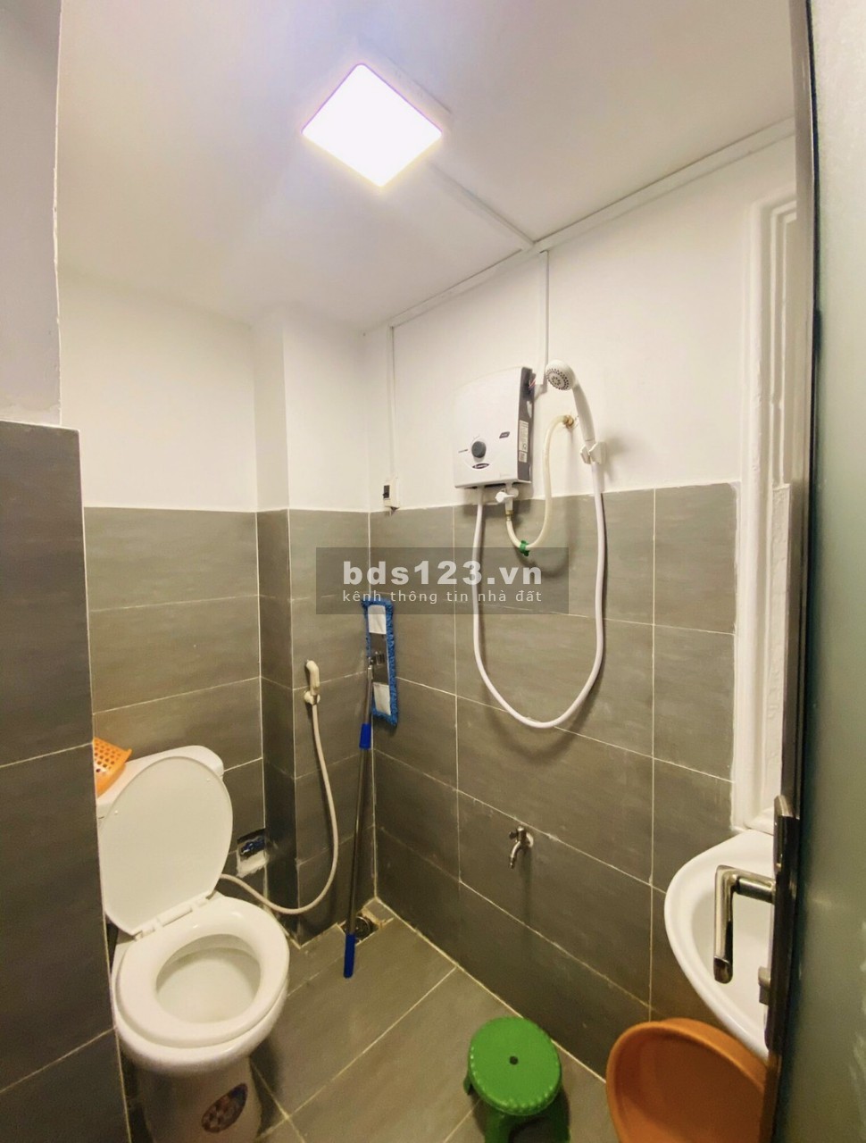 Cho thuê PenHouse 55m2 đủ nội thất địa chỉ 571/31 đường CMT8 phuờng 15 Q10