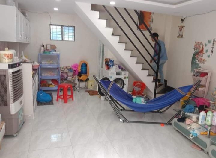 Bán nhà nở hậu tài lộc, diện tích 56m2, giá 2.85 ty, hẻm ba gác đua