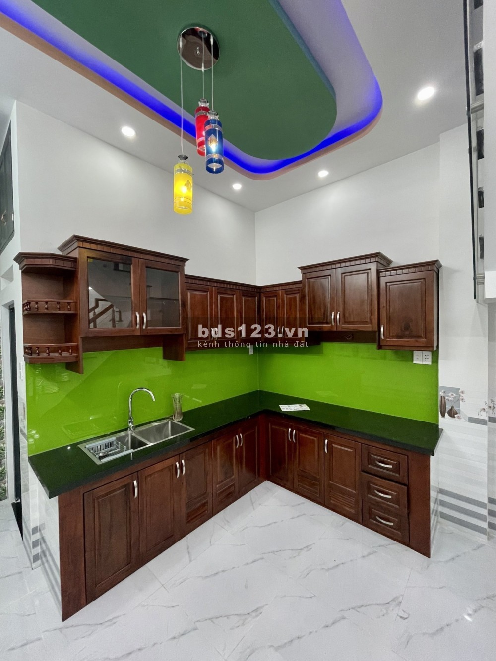 Bán nhà Trần Xuân Soạn Quận 7 hẻm xe hơi, 4x12m, 3 tầng, giá 5 tỉ thương lượng