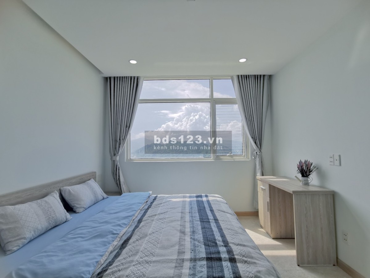 Cho thuê căn hộ view sông tầng cao tại Số 4 Trần Phú- Nha Trang
