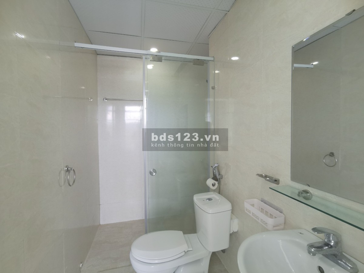 Cho thuê căn hộ view sông tầng cao tại Số 4 Trần Phú- Nha Trang