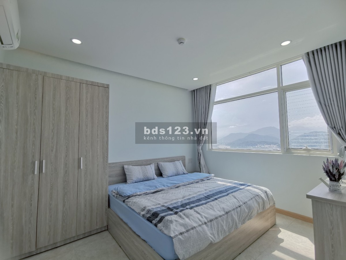 Cho thuê căn hộ view sông tầng cao tại Số 4 Trần Phú- Nha Trang
