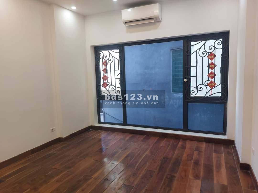 Bán nhà Ngọc Thuỵ, dt 53m2, 5 tầng mt 3.8m, giá 5.2 tỷ, gần công viên, trường học