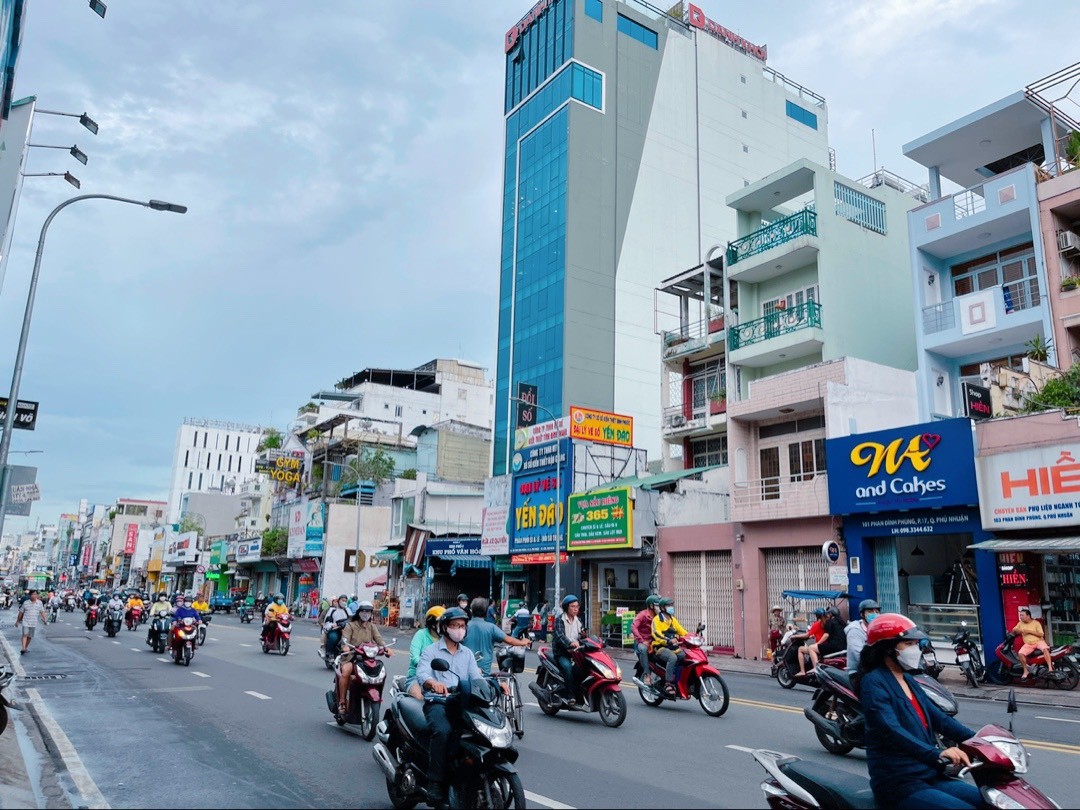 Bán nhà siêu đẹp Quận Phú Nhuận cách Quận 1 chỉ 5 phút 1 trệt, 2 lầu, sân thượng giá 17.2 tỷ