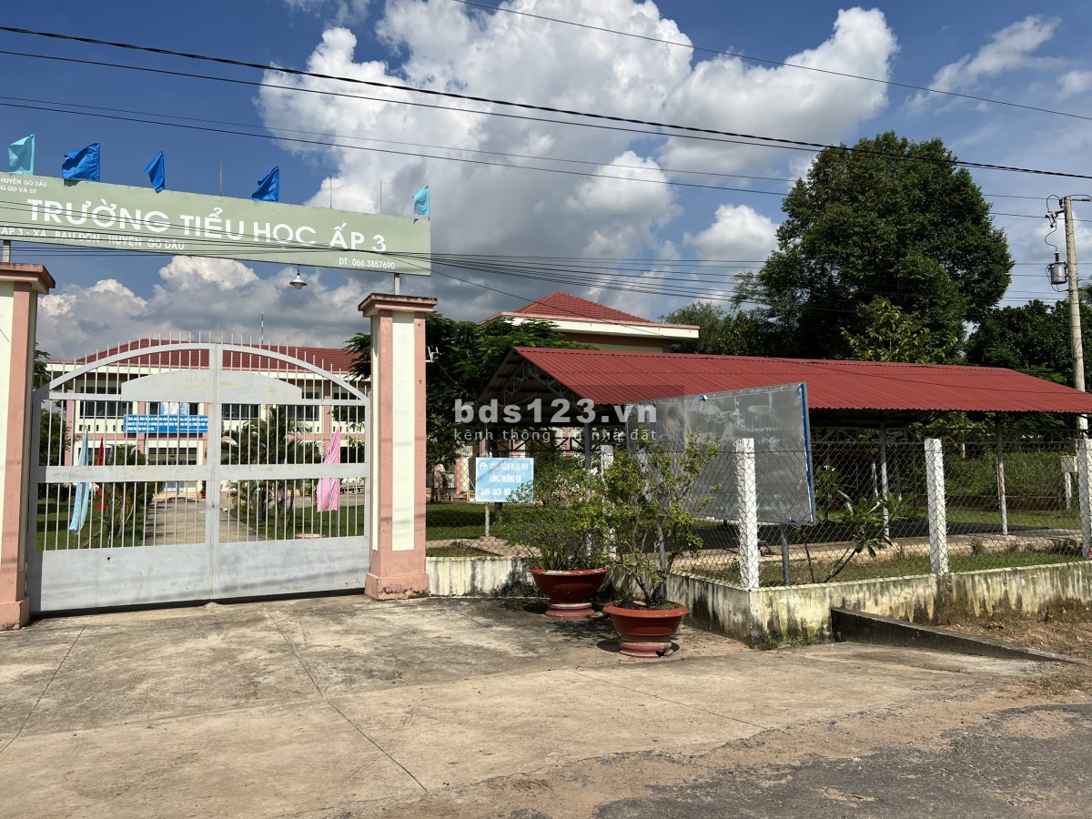 Bán 693m2 đế thổ cư 100% lo viện phí. Đất vị trí đẹp.Khu dân cư xung quanh