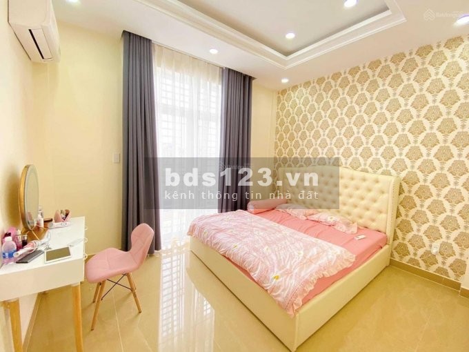 Bán nhà mặt tiền Lạc Long Quân, P.5 Quận 11 đường trước nhà 30m