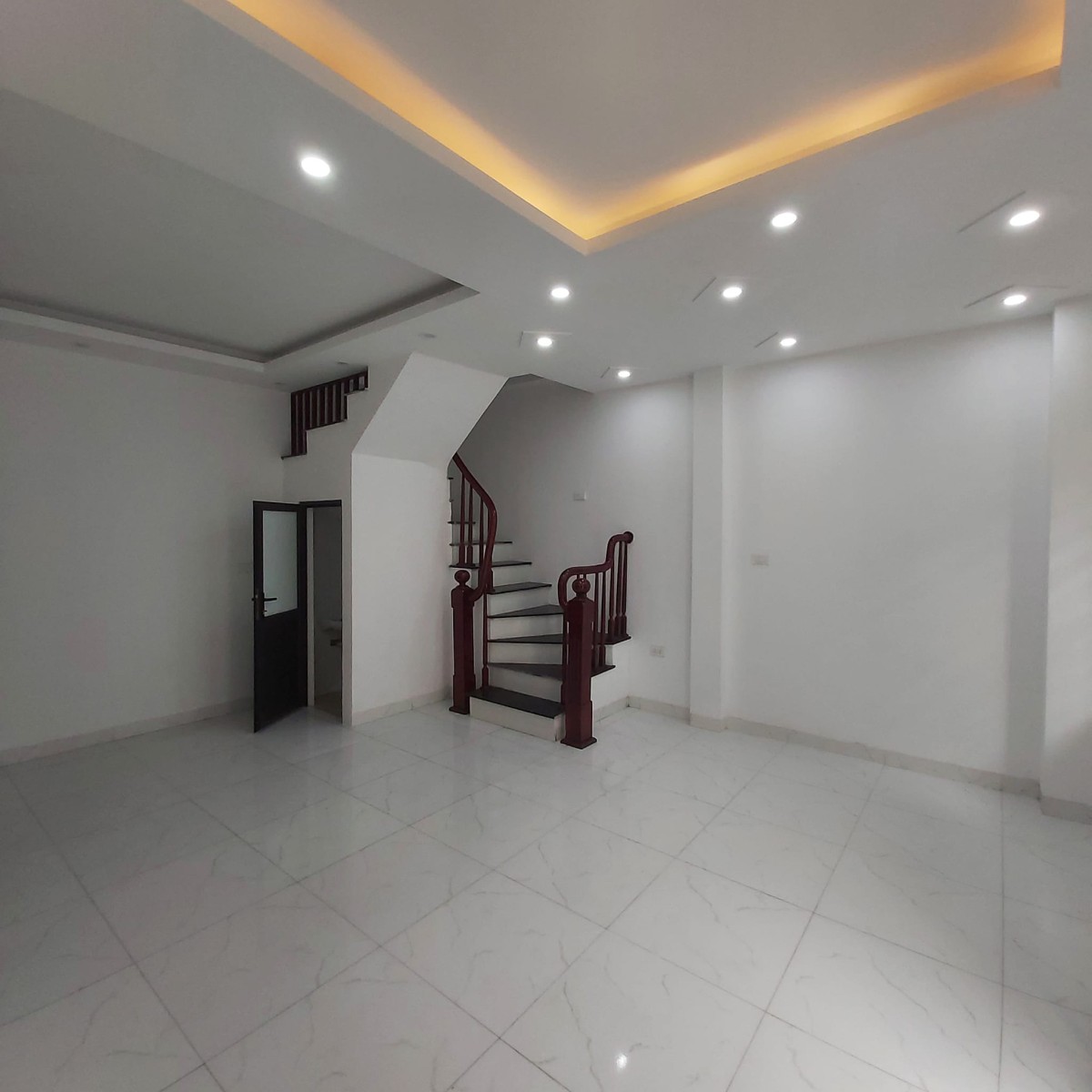 Nhà đẹp phố Phan Đình Giót 4 tầng, diện tích 38m2, giá bán 3.xxx tỷ
