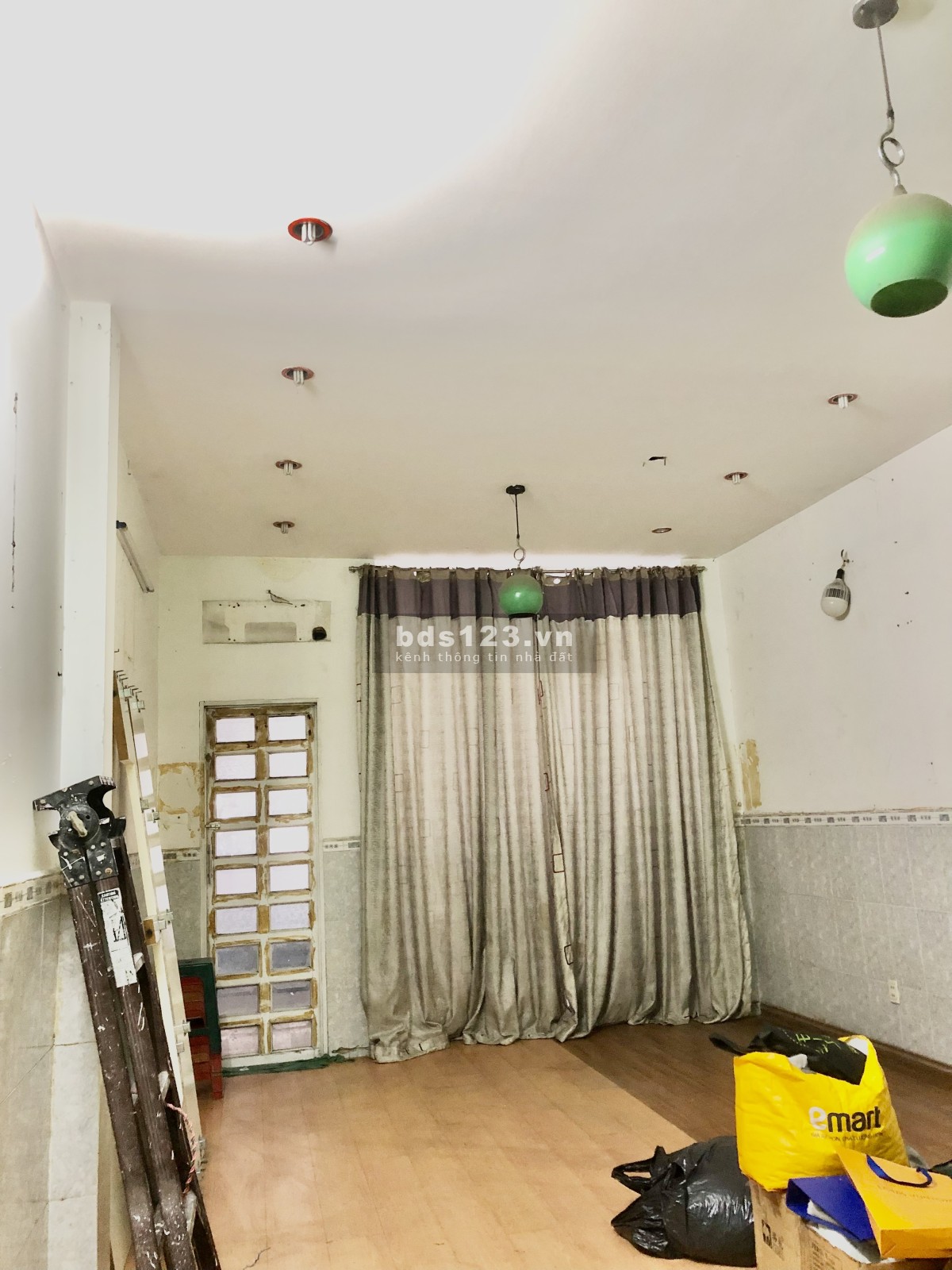 Nhà cho thuê mặt tiền nguyên căn 4*13 1 trệt, 1 lửng, 2 lầu, nhà có cửa sau hẻm khoảng 1,5 m