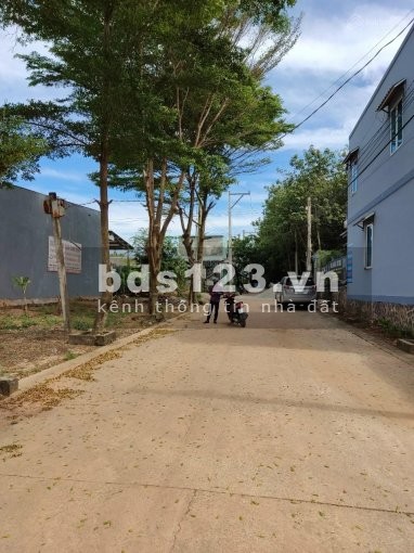Gia đình cần tiền bán gấp 3 lô đất 105m2, 120m2, 128m2, gần chợ trường học, khu công nghiệp