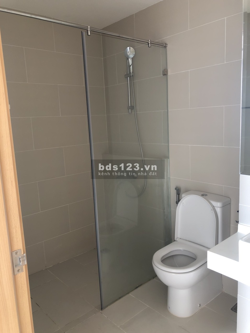 Cần bán gấp căn hộ 69m2 An Gia Riverside nhà trống giá 2,7 tỷ tặng máy lạnh và rèm cửa