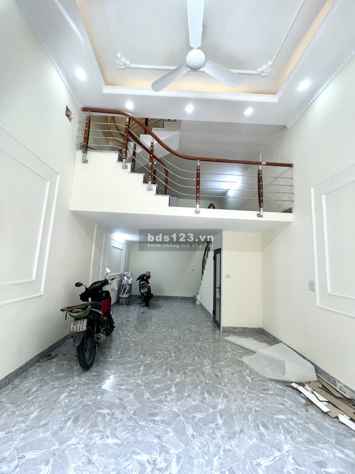 Cạnh phố Thanh Nhàn, ô tô đỗ cửa, sổ đỏ vuông, 35mx5 tầng, mt 4,4m, nhỉnh 5 tỷ 0866195222