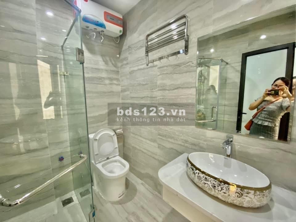 Bán nhà Thanh Nhàn nhà mới kính koong ô tô 50m ra phố gần công viên