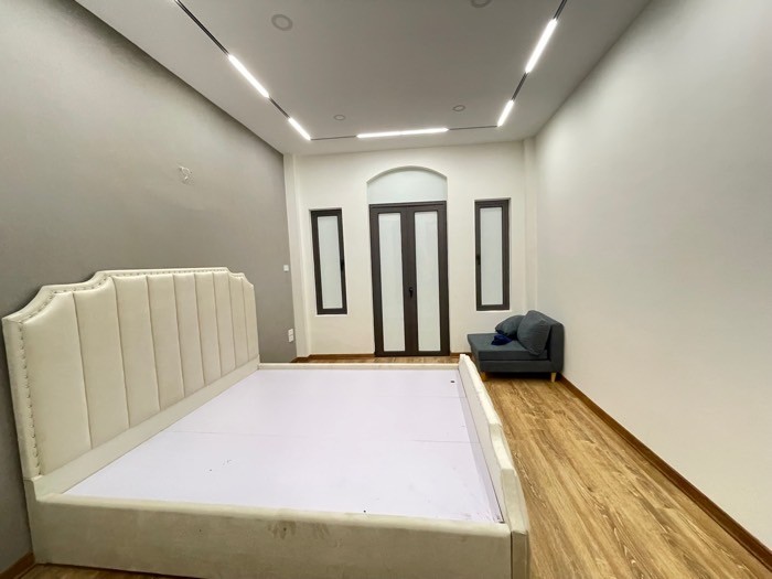 Nhà hiếm bán gấp DT 98m² x 1 tầng nhỉnh giá 3 tỷ đồng có tặng kèm ô tô 50 triệu
