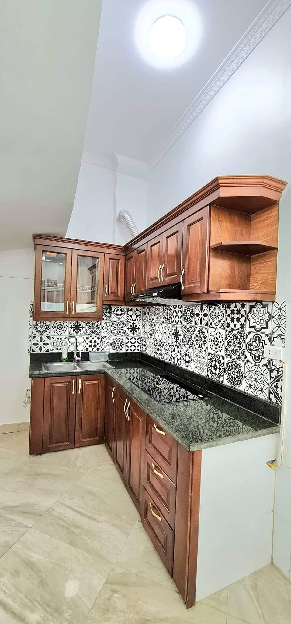 Hiếm nhà phố Tân Mai dtsd 32m2 6 tầng đủ công năng giá bán 3.9 tỷ, sổ sẵn