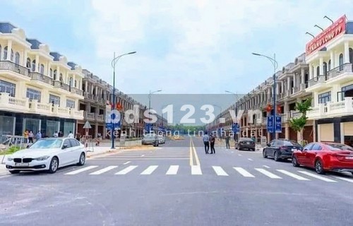 Một cặp cực đẹp 300m, full thổ cư đường nhựa 16m, xây dựng kinh doanh buôn bán được ngay