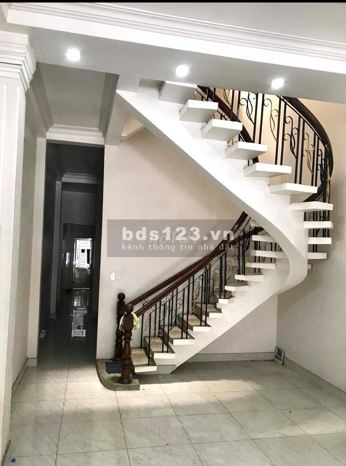 Cho thuê mặt tiền nguyên căn diện tích 460m2 Phan Huy Ích Tân Bình