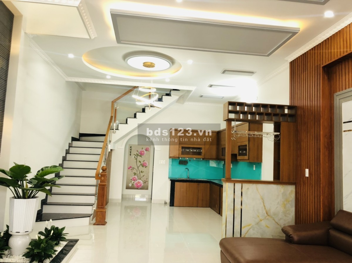 Bán nhà nguyên căn 2 lầu thổ cư khu phố 3 Trảng Dài, giá: 4 tỷ 950 triệu