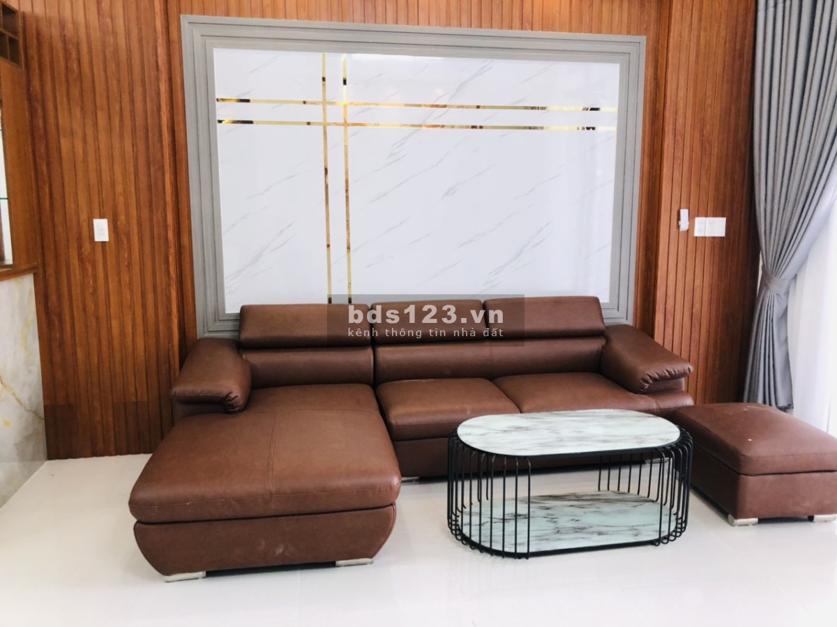 Bán nhà nguyên căn 2 lầu thổ cư khu phố 3 Trảng Dài, giá: 4 tỷ 950 triệu