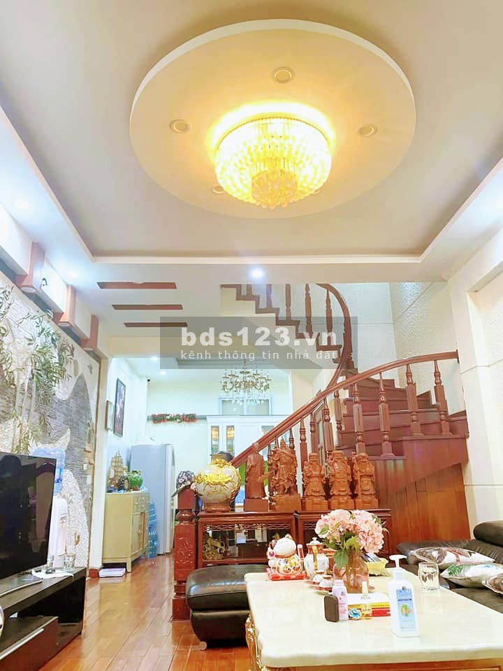 Nhà PL Lê Trọng Tấn Hà Đông ô tô vào nhà gần phố DT 51m² x 4 tầng, giá 6,8 tỷ đồng