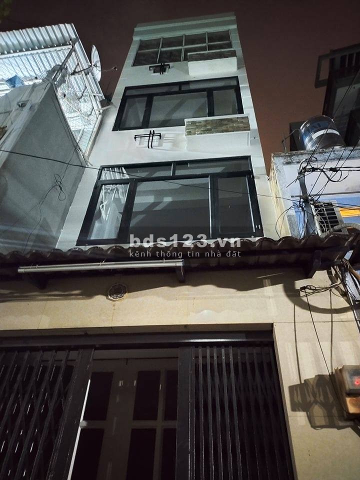 Nhà hiếm Cách Mạng Tháng Tám quận 10 diện tích 8,28m², giá 5,6 tỷ đồng