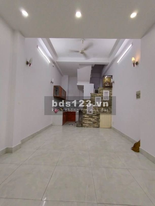Nhà hiếm Cách Mạng Tháng Tám quận 10 diện tích 8,28m², giá 5,6 tỷ đồng