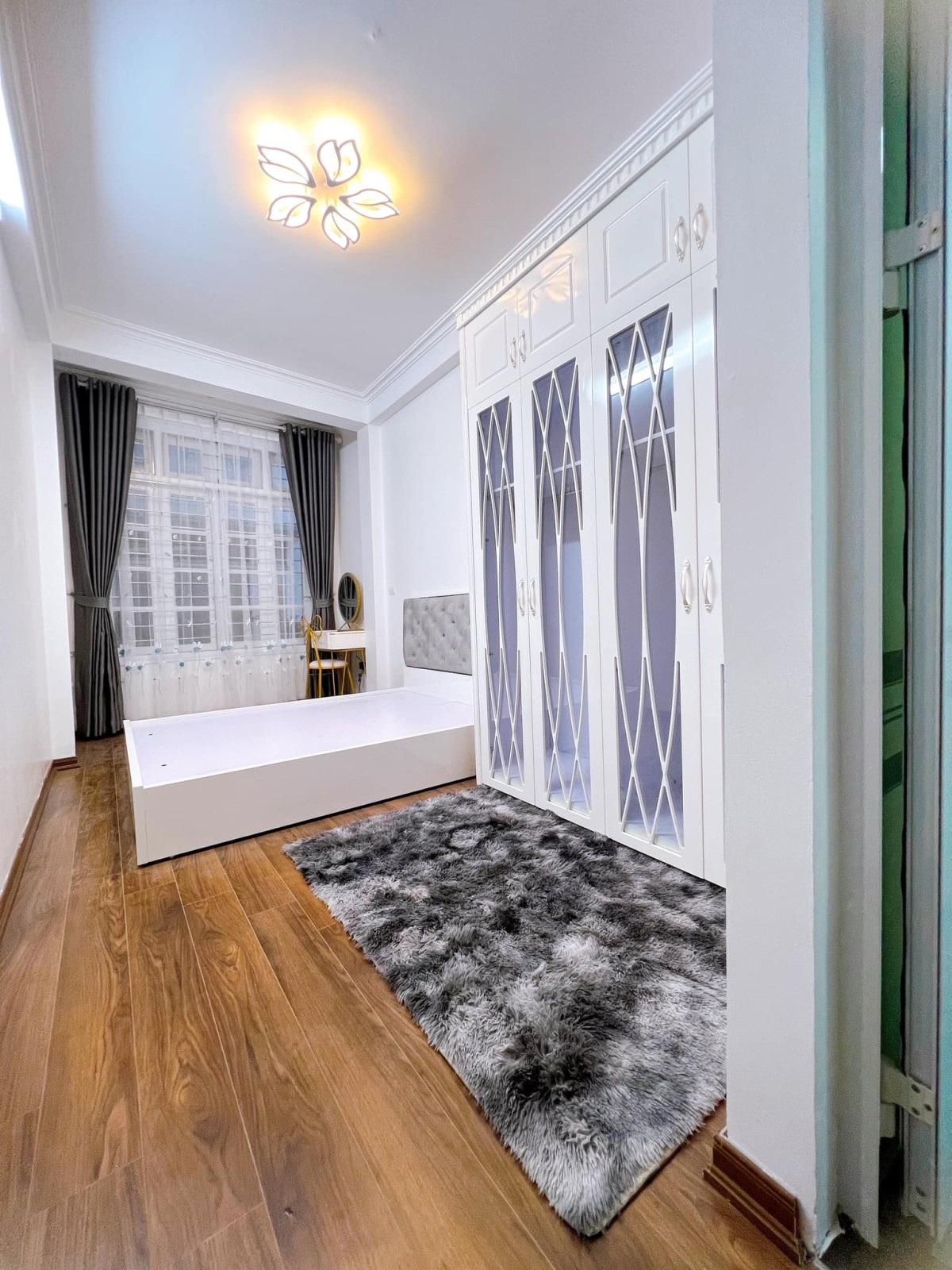 Nhà ngõ Tư Liên đầy đủ nội thất pháp lý chỉnh chu giá chỉ 4,1 tỷ đồng