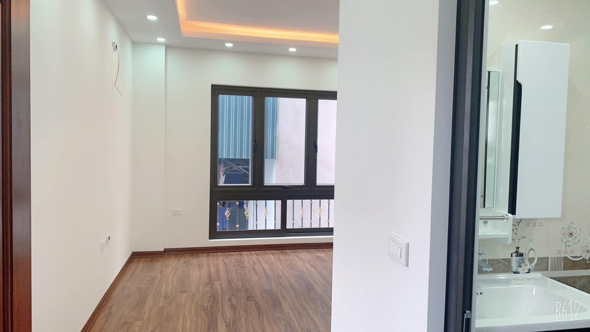 Nhà ngõ Tư Liên đầy đủ nội thất pháp lý chỉnh chu giá chỉ 4,1 tỷ đồng