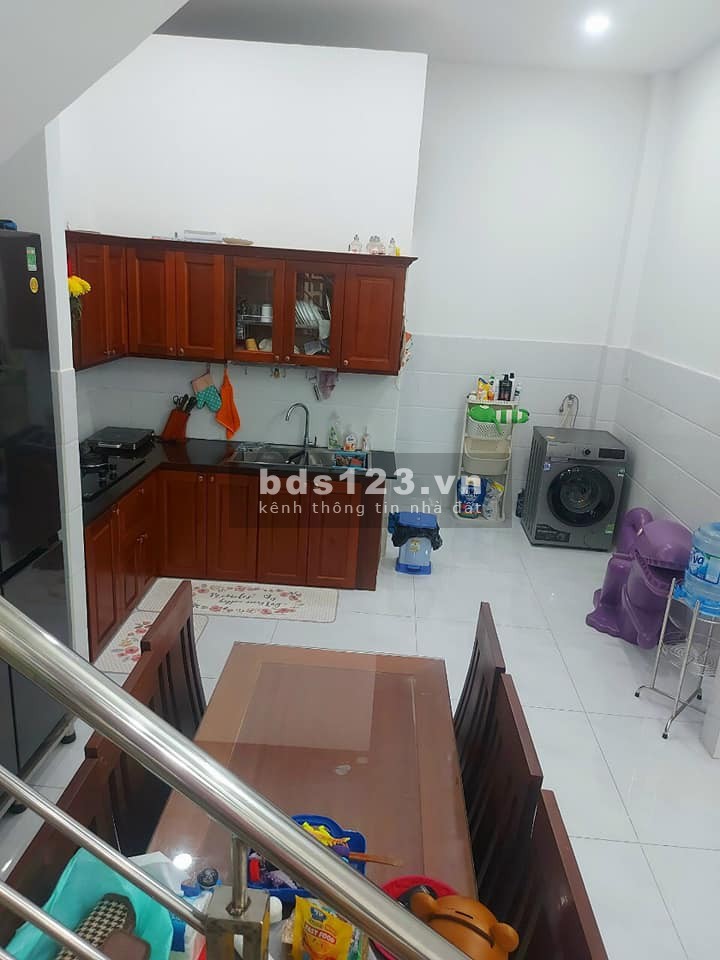 Bán gấp nhà đường Hồng Hà, HẺM Ô TÔ, Phường 2, quận Tân Bình, gần sân bay, DT 60 m2, 8 tỷ x.
