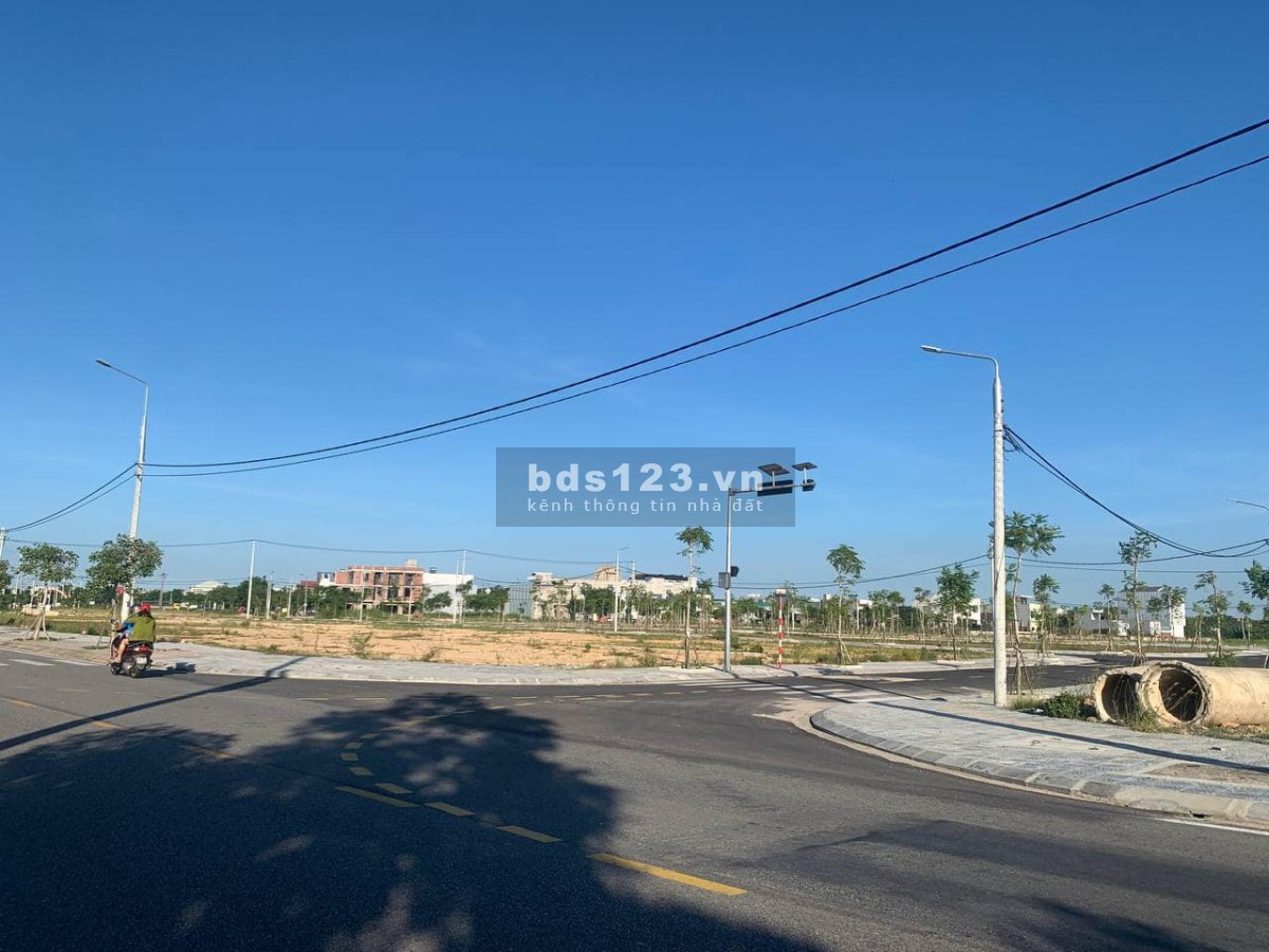 Mặt tiền đường nhựa 13m5 khu sầm uất Vĩnh Điện thị xã Điện Bàn lh 0772707007