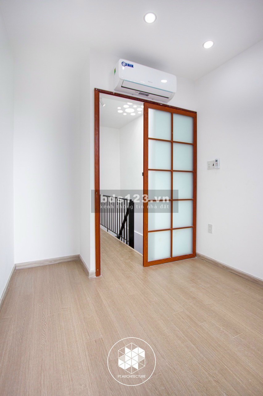 Bán nhà đầy đủ giấy tờ lấy vốn kinh doanh có thể thương lượng qua mạng