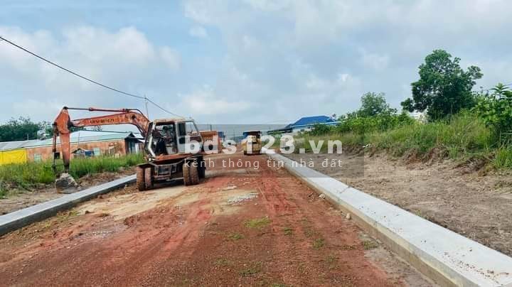 Bán lô đất ngay sau lưng siêu thị, giá rẻ bất ngờ, chủ cần bán gấp