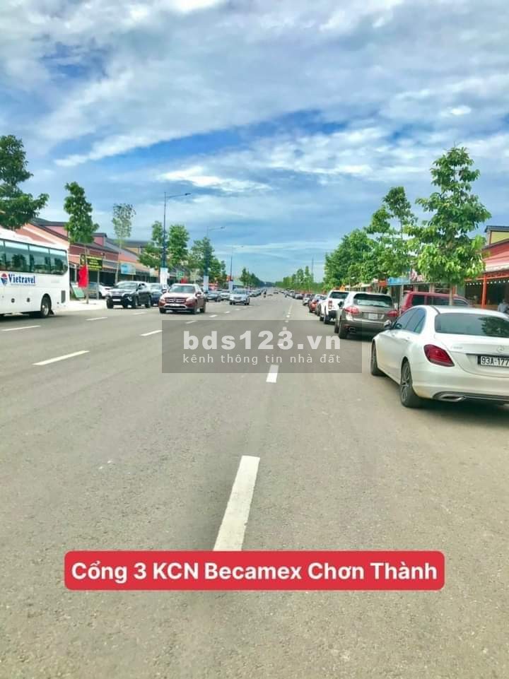 Bán lô đất ngay sau lưng siêu thị, giá rẻ bất ngờ, chủ cần bán gấp